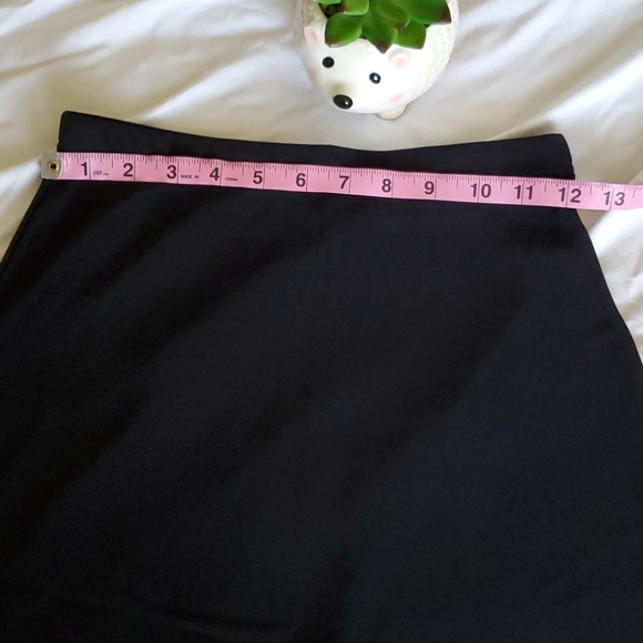 Basic black skirt - Picture 3 of 8